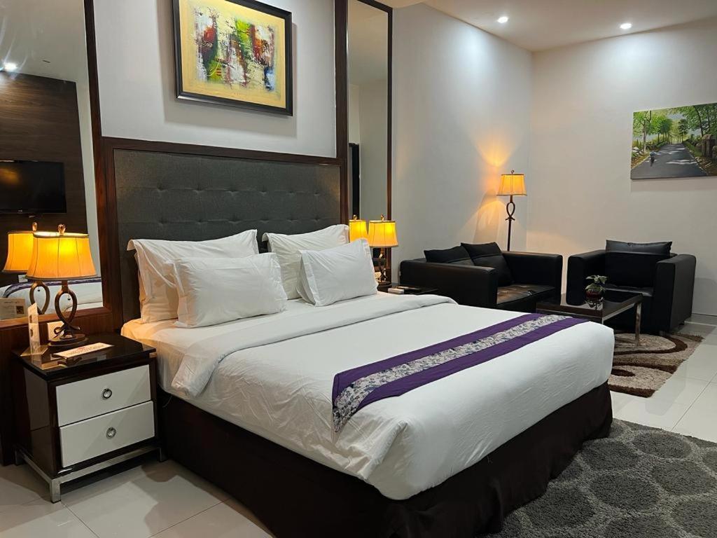 Ayla City Hotel Sorong Exterior foto